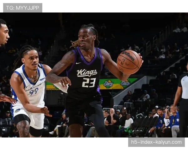 波杰姆斯基末节6中6独得15分 二年级生关键时刻挺身而出